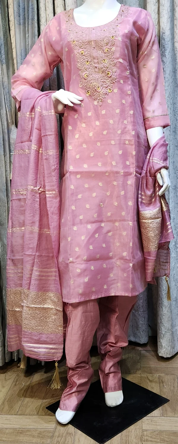 Gulabi Noor Kurta Set - Image 2