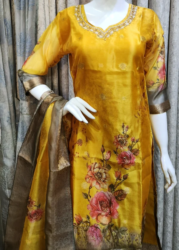 Sunehri Bagh Kurta Set - Image 3