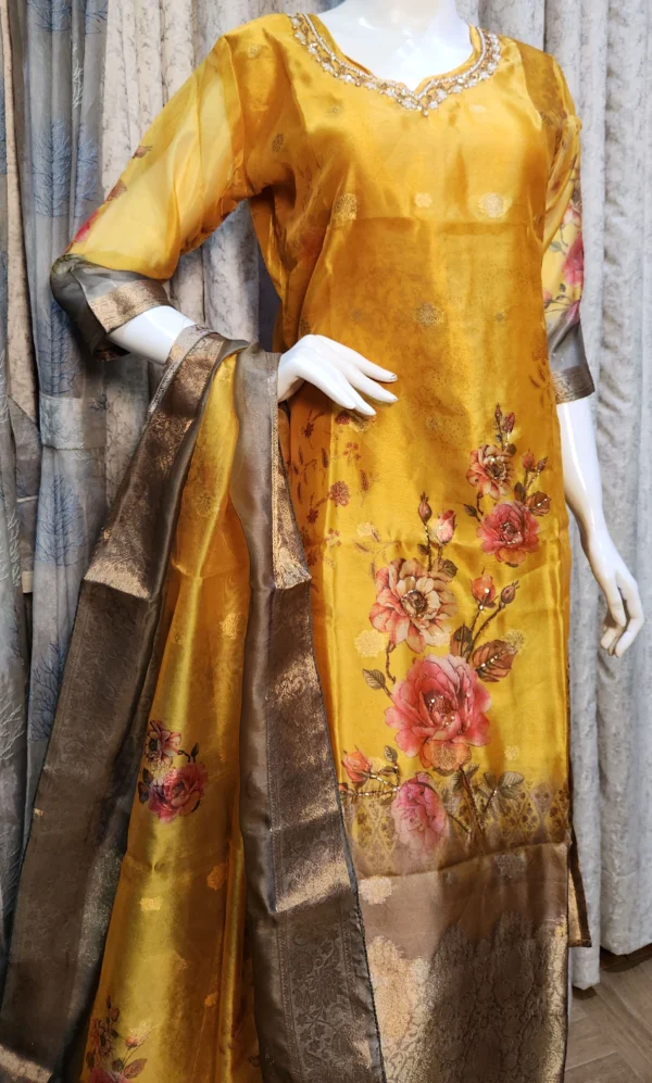 Sunehri Bagh Kurta Set - Image 5