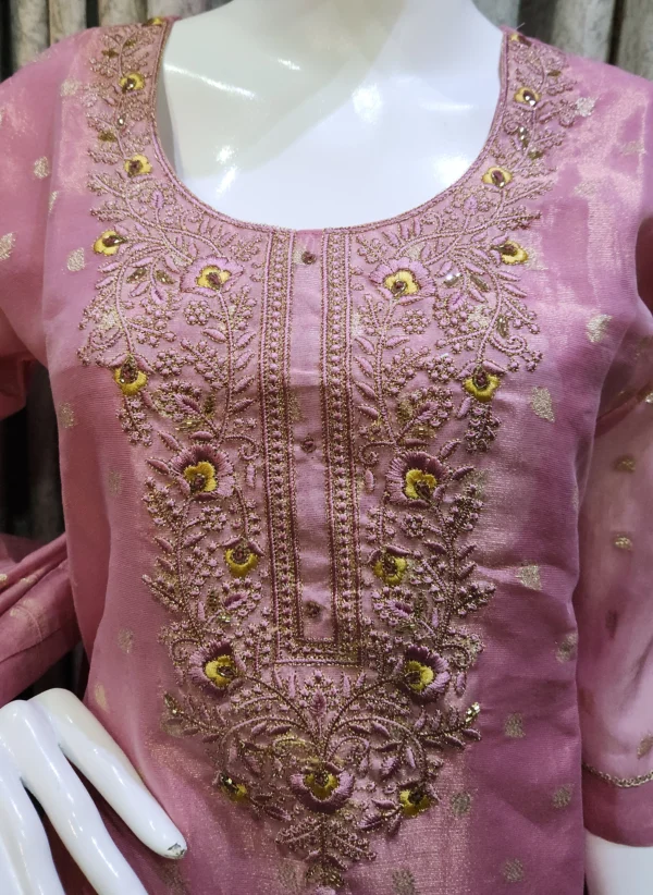 Gulabi Noor Kurta Set - Image 5