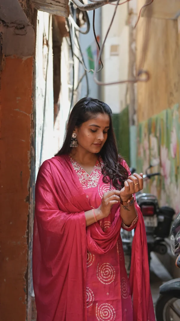 Raktaraa Kurta set - Image 7
