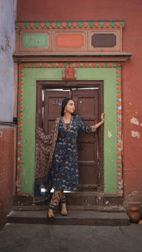 Baagh-e-Bahar blue kurta set - Image 2