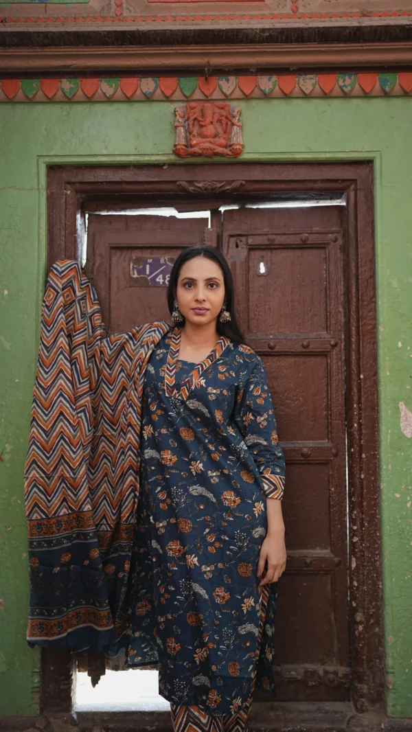 Baagh-e-Bahar blue kurta set - Image 3