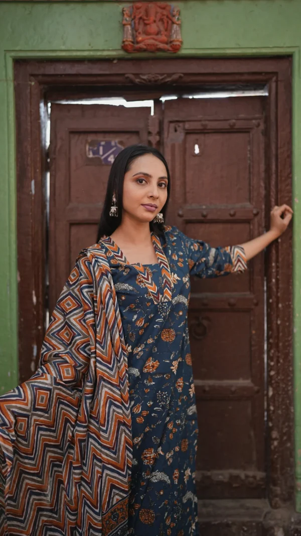 Baagh-e-Bahar blue kurta set - Image 10