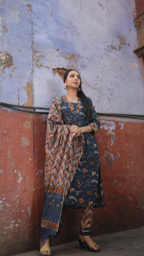 Baagh-e-Bahar blue kurta set - Image 8