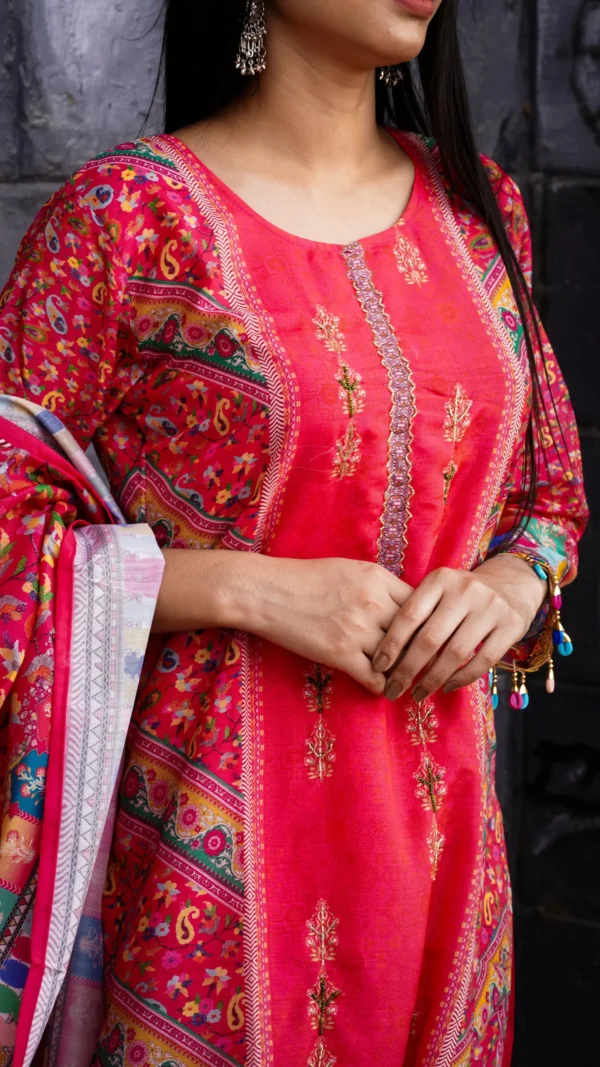 Meher Gulabi Kurta Set - Image 3