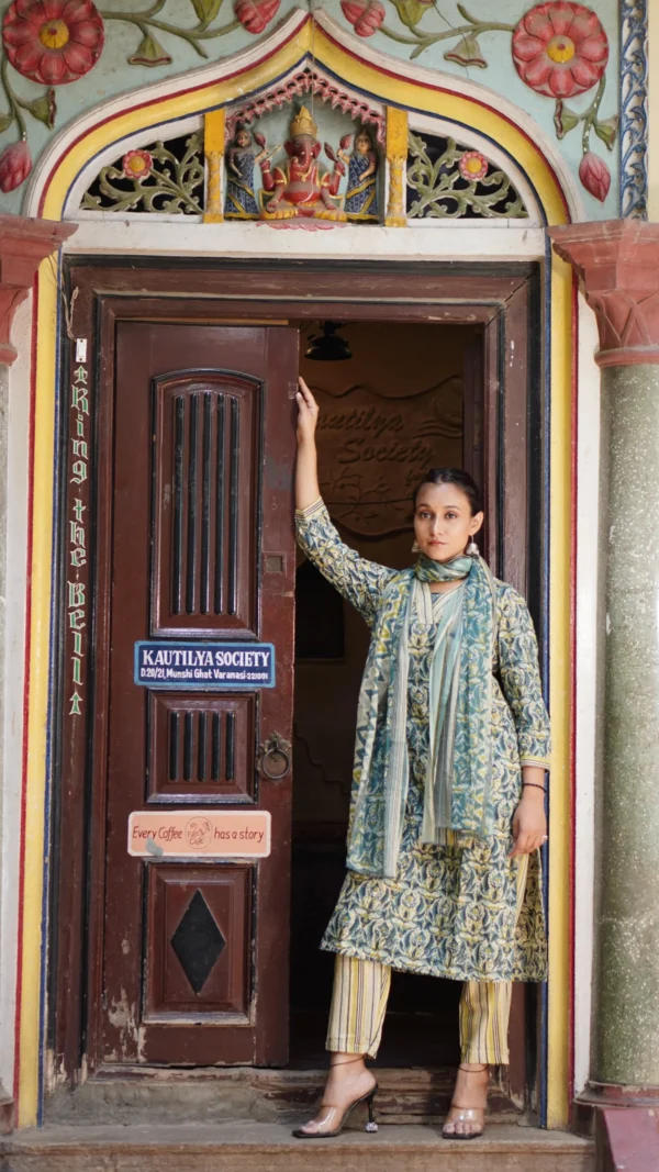 Kaavya Kurta set - Image 5