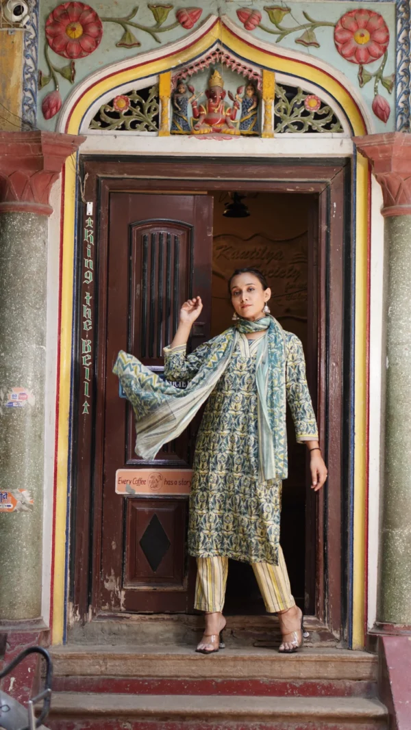 Kaavya Kurta set