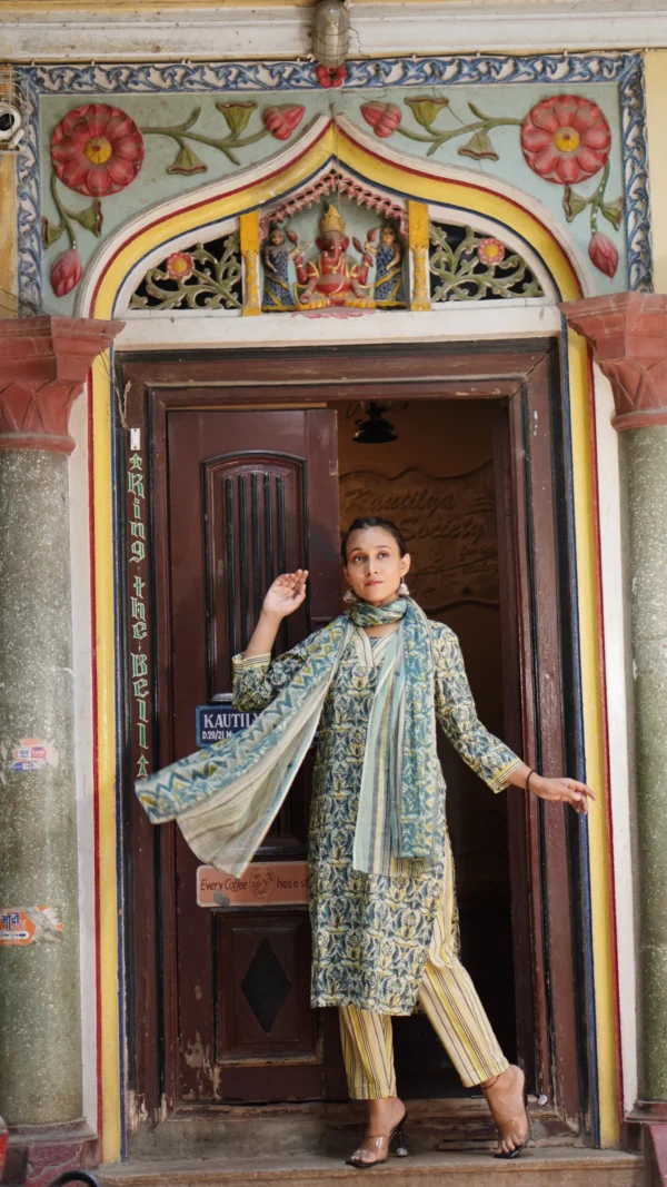 Kaavya Kurta set - Image 4