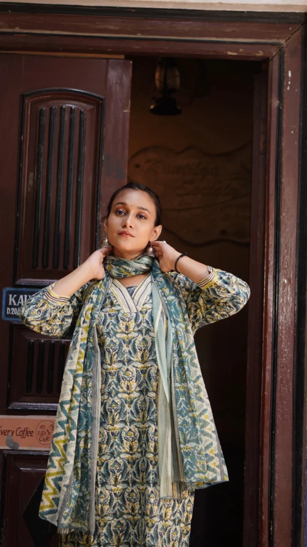 Kaavya Kurta set - Image 2