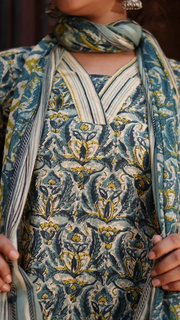 Kaavya Kurta set - Image 6