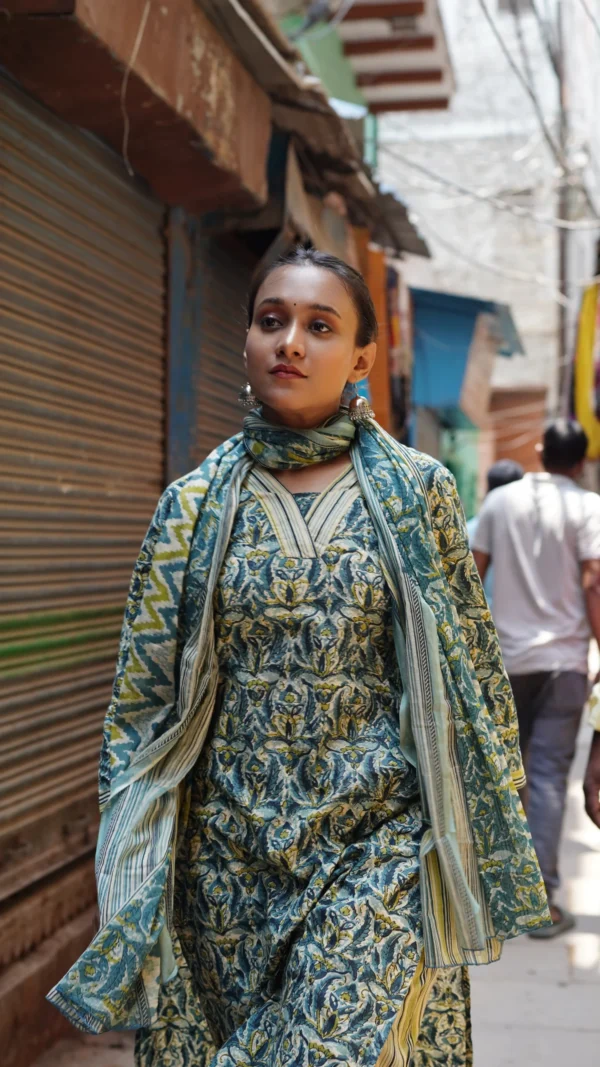Kaavya Kurta set - Image 9