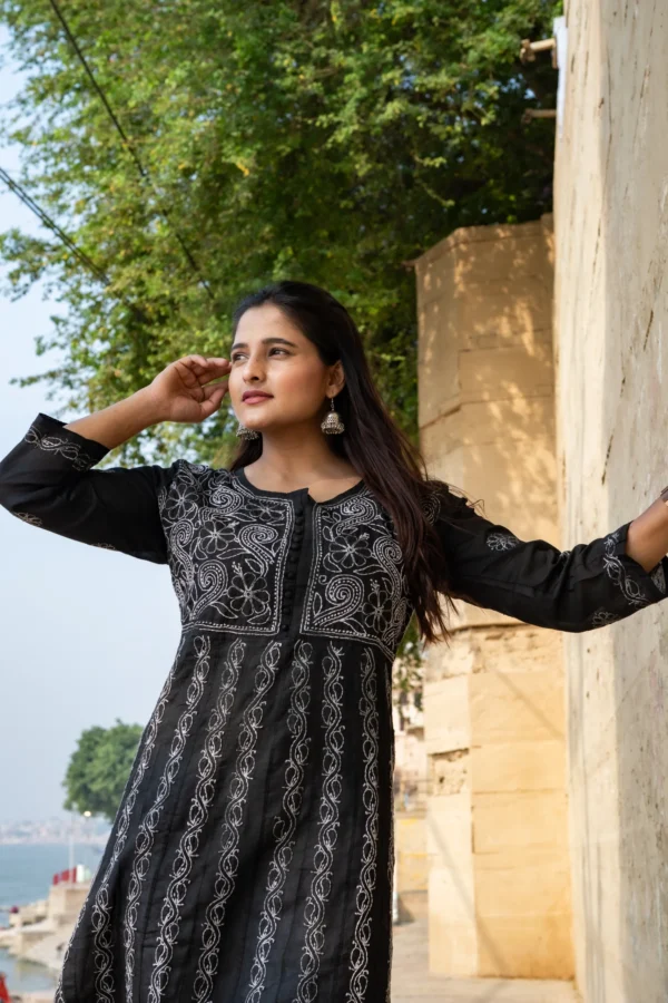 Kaari Kala Chikankari Kurta
